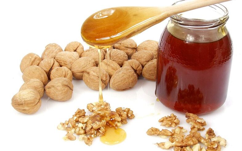 Walnuts with honey - a simple and tasty dish that helps in the fight against impotence